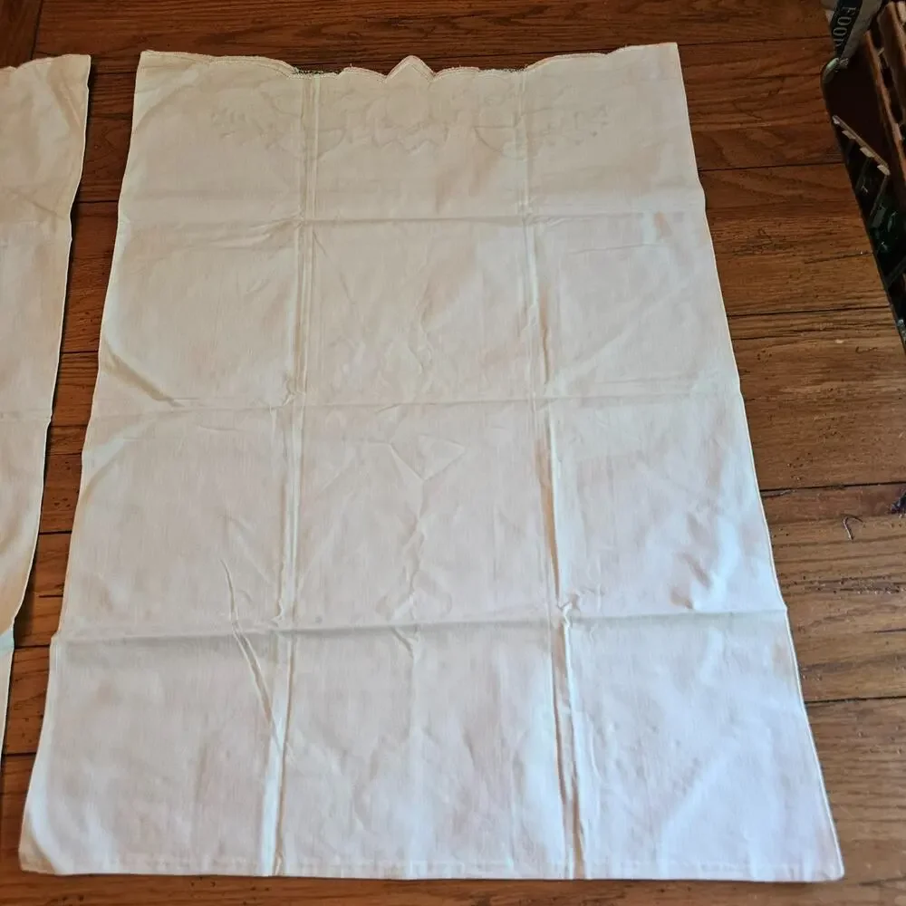 VTG Hand Applique Embroidered Floral Waterlillies Pillowcases Cottagecore